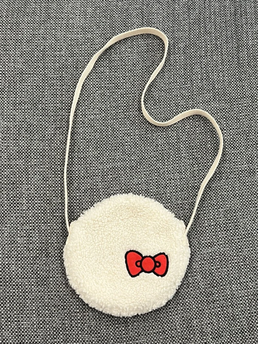 Samansa Mos2 Lagom x Hello Kitty Cream Round Crossbody Bag